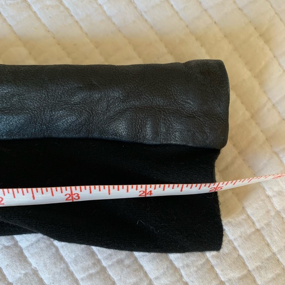 Danier leather wrap with leather sleeves. - Picture 7 of 9